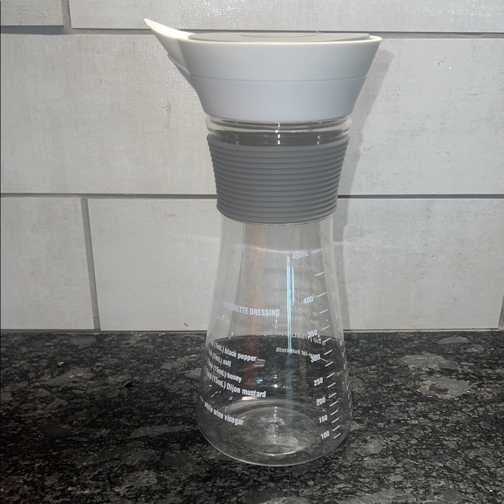 Pampered Chef salad dressing  Carafe with White Lid Recipe included on jar.